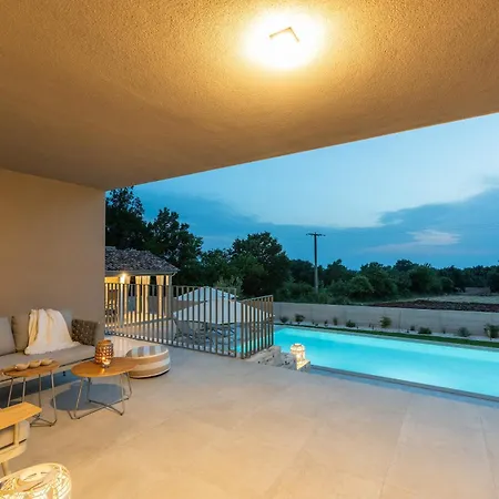 ヴィラ Levlante カンファナル